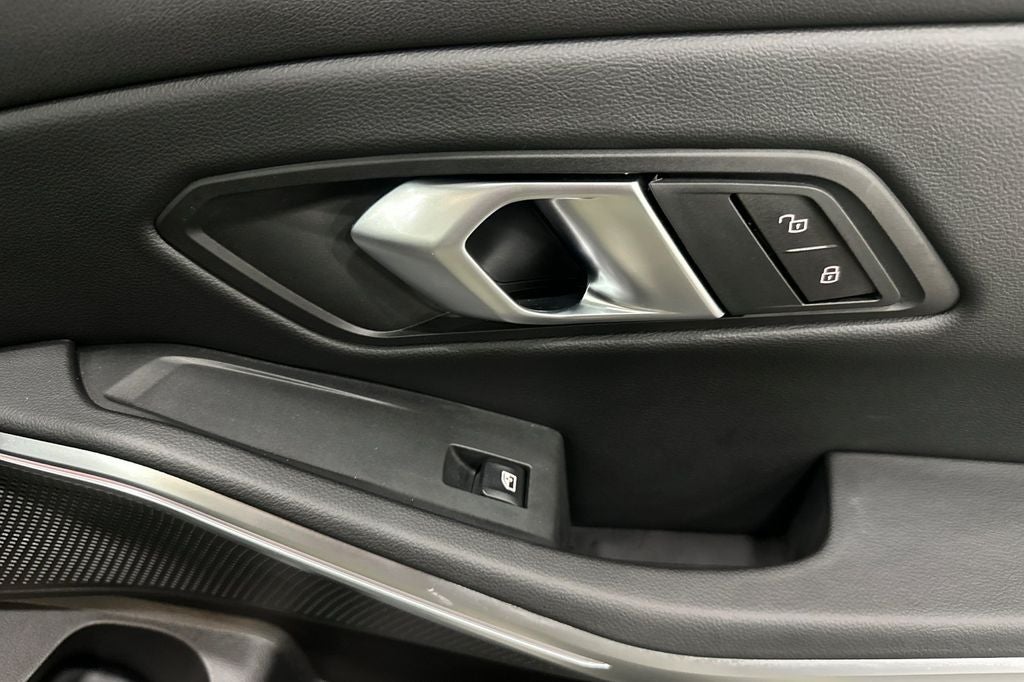 2025 BMW 3 Series 330i