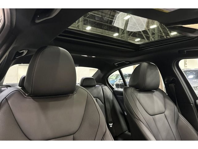 2025 BMW 3 Series 330i xDrive