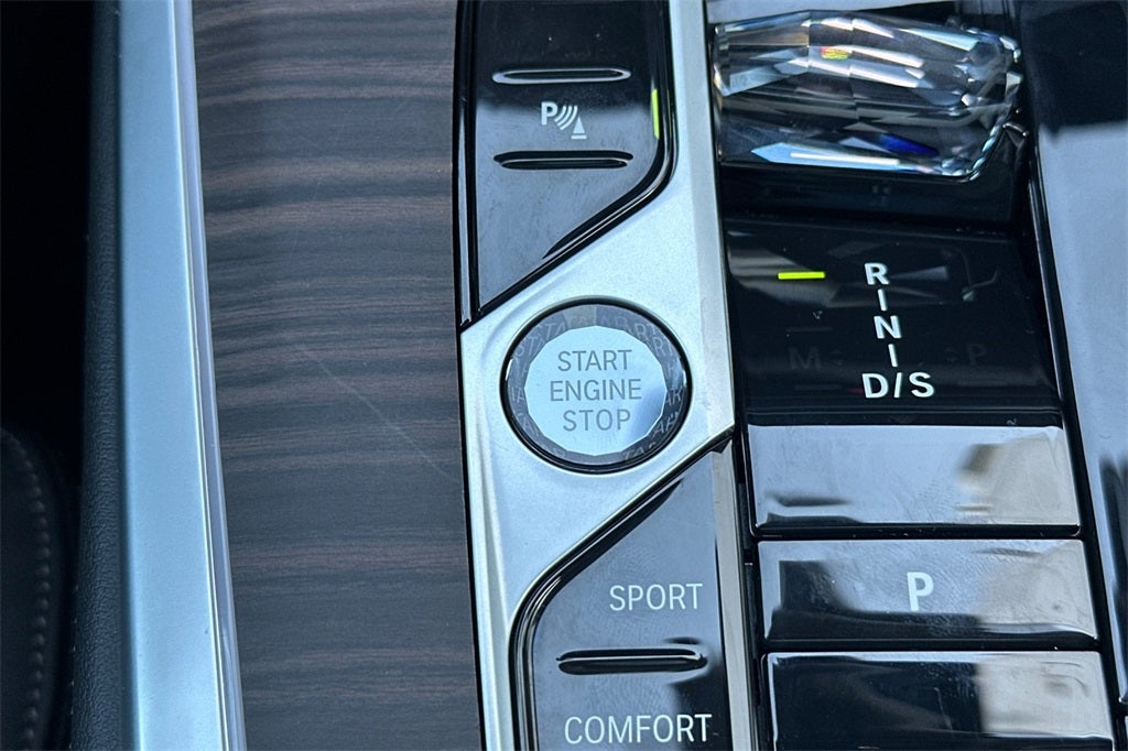 2025 BMW X7 xDrive40i