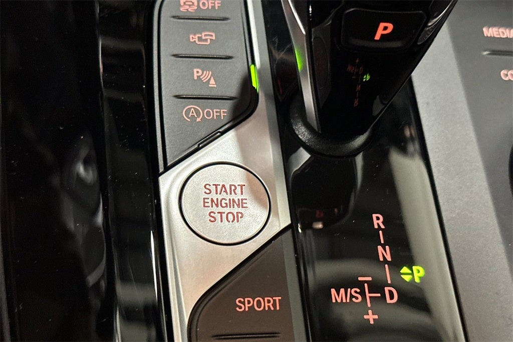 2025 BMW X4 xDrive30i