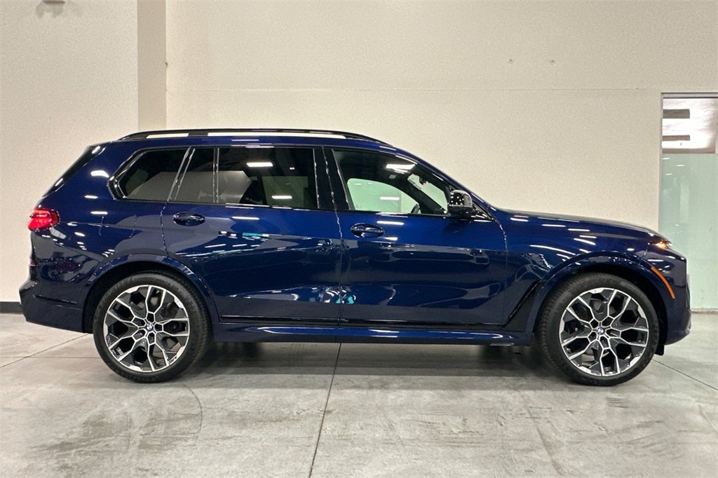 2023 BMW X7 M60i