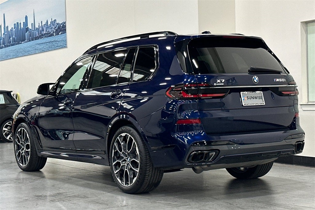 2023 BMW X7 M60i