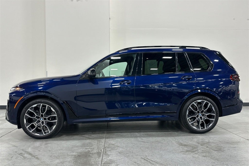 2023 BMW X7 M60i