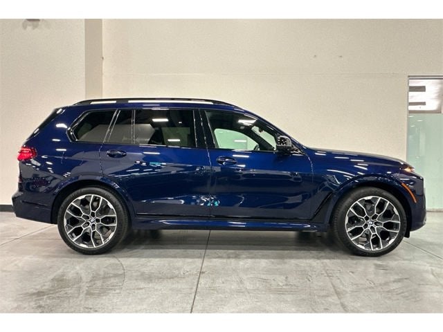 2023 BMW X7 M60i