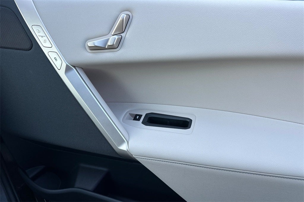 2025 BMW iX xDrive50