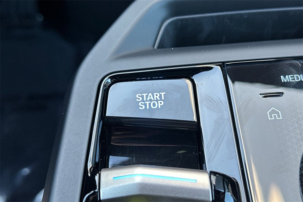 2025 BMW iX xDrive50