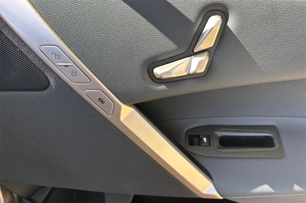 2025 BMW iX xDrive50