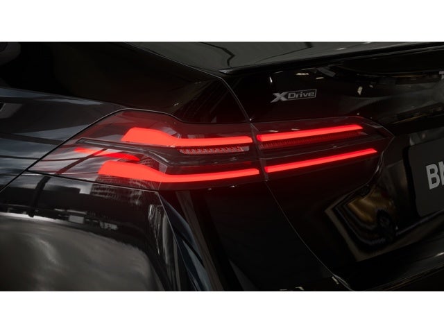 2027 BMW 550e 550e xDrive