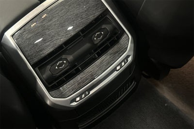 2023 BMW 7 Series 740i