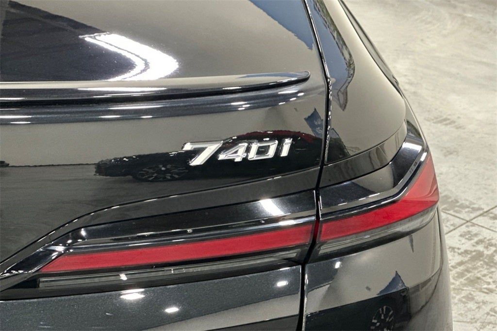 2023 BMW 7 Series 740i