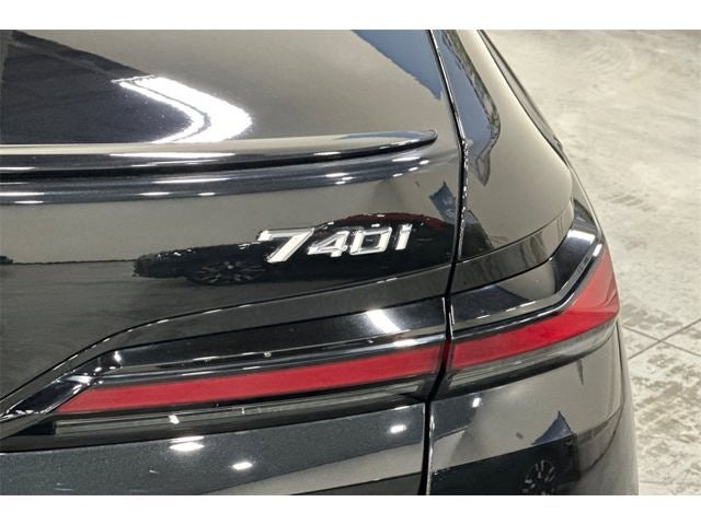2023 BMW 7 Series 740i