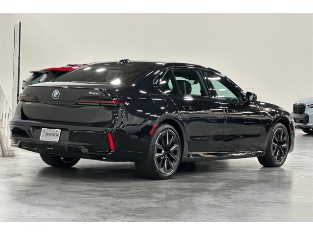 2023 BMW 7 Series 740i