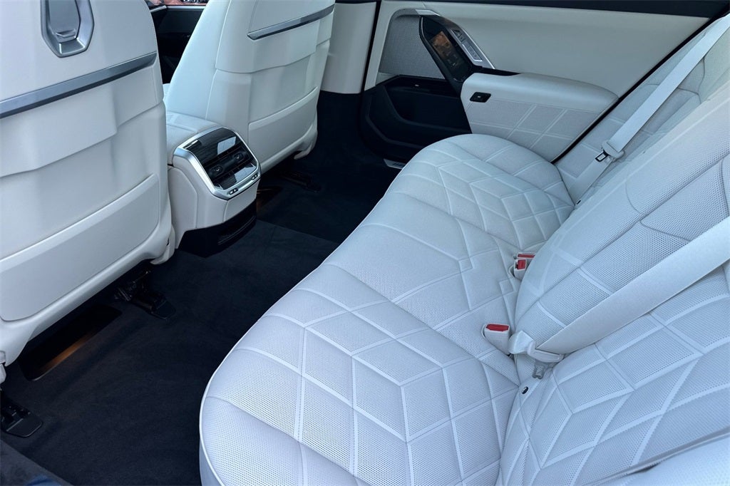 2025 BMW 7 Series 760i xDrive