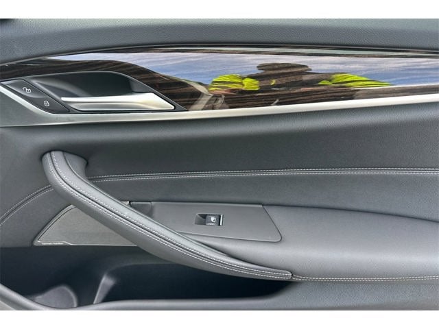 2023 BMW 5 Series 530i