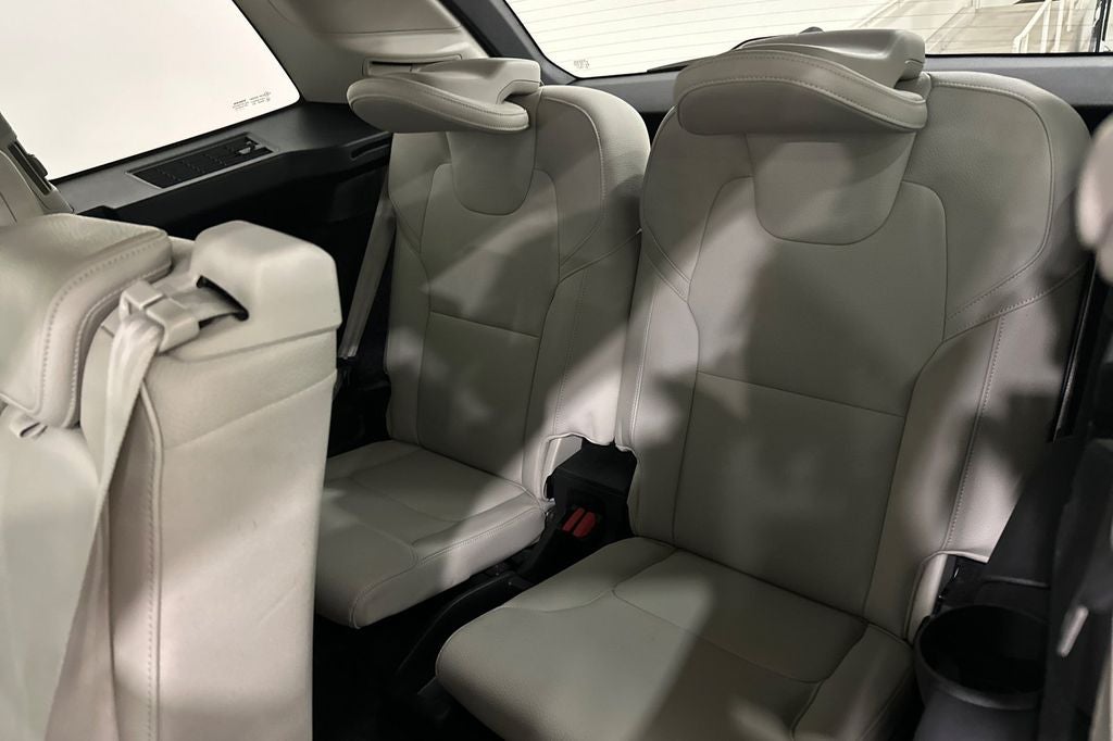 2017 Volvo XC90 T6 Momentum