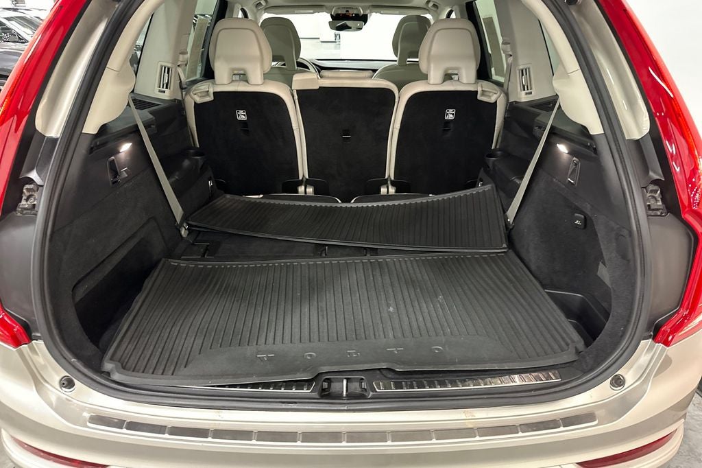 2017 Volvo XC90 T6 Momentum