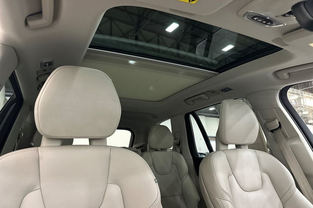2017 Volvo XC90 T6 Momentum