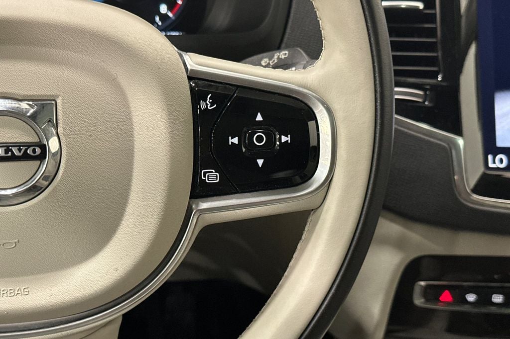 2017 Volvo XC90 T6 Momentum