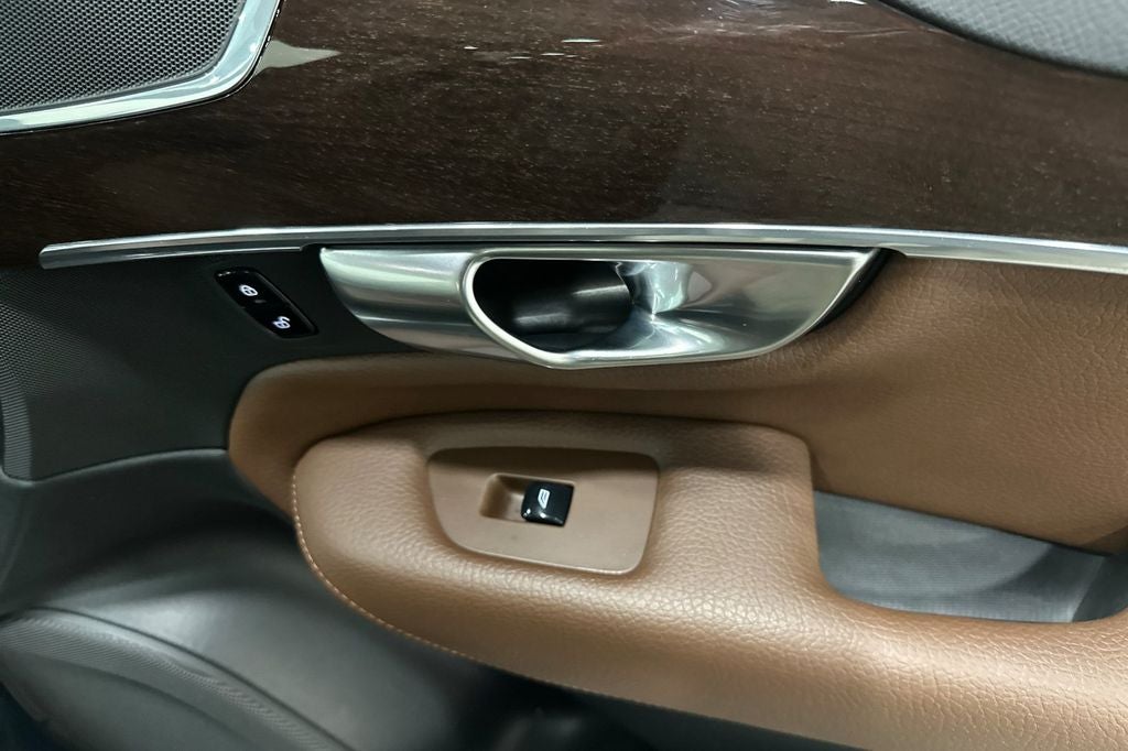 2019 Volvo XC90 T6 Momentum