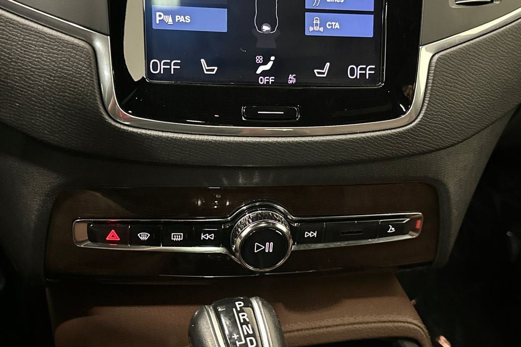2019 Volvo XC90 T6 Momentum