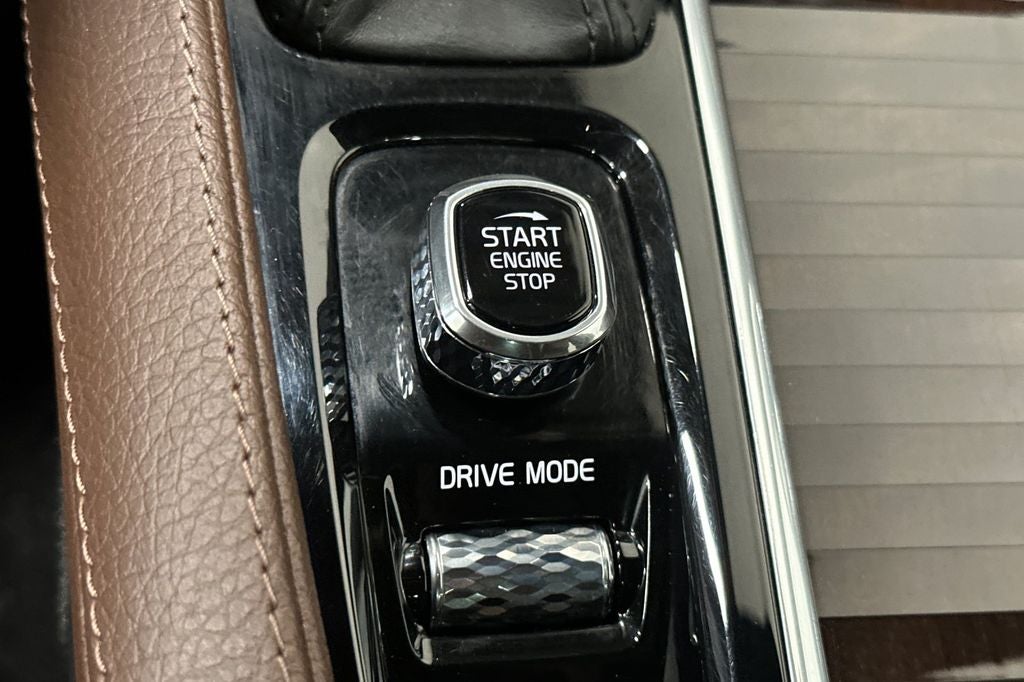2019 Volvo XC90 T6 Momentum