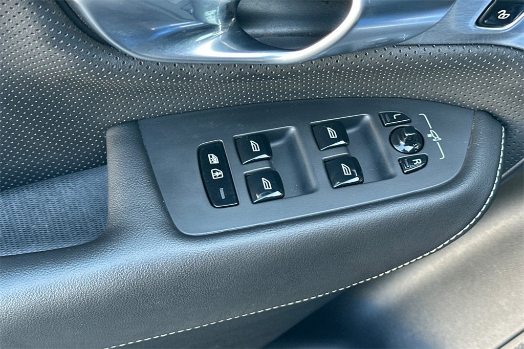 2019 Volvo XC90 T6 R-Design