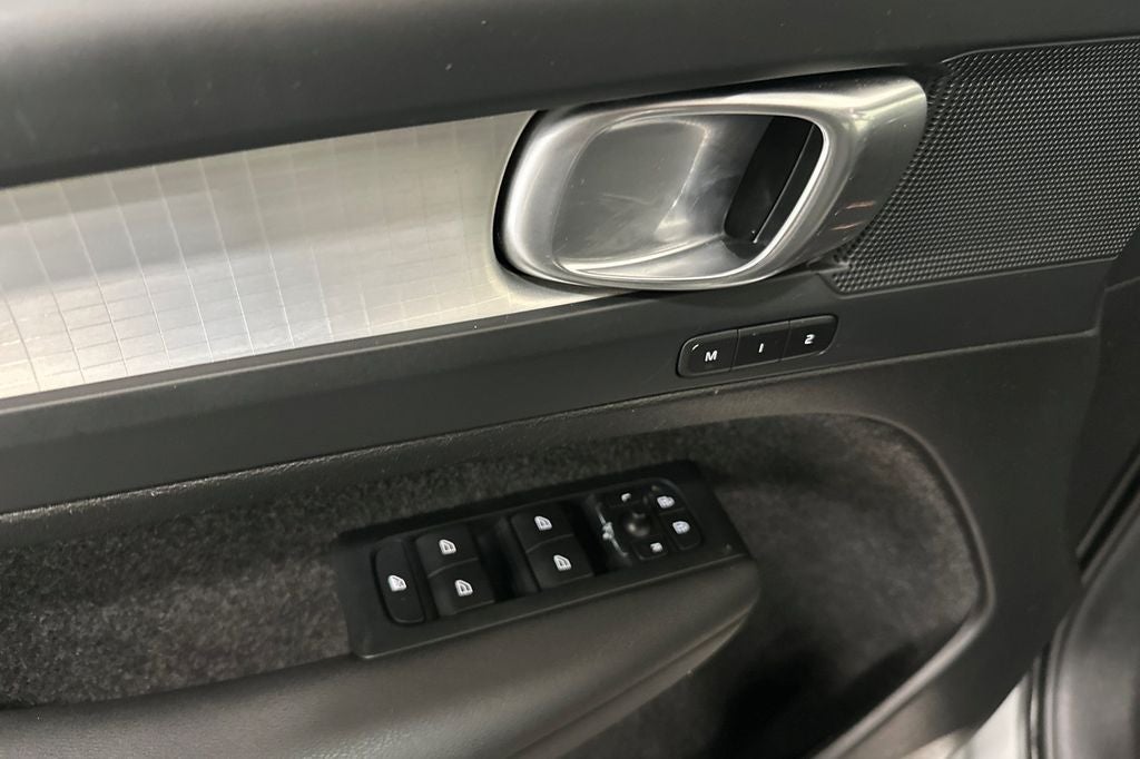 2024 Volvo XC40 B5 Core