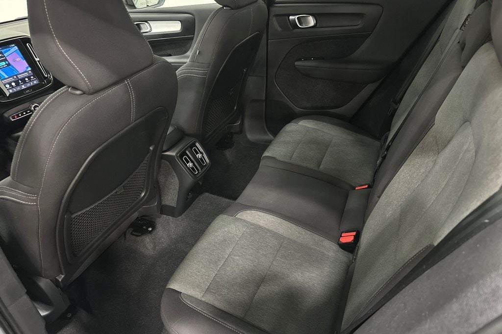 2024 Volvo XC40 B5 Core