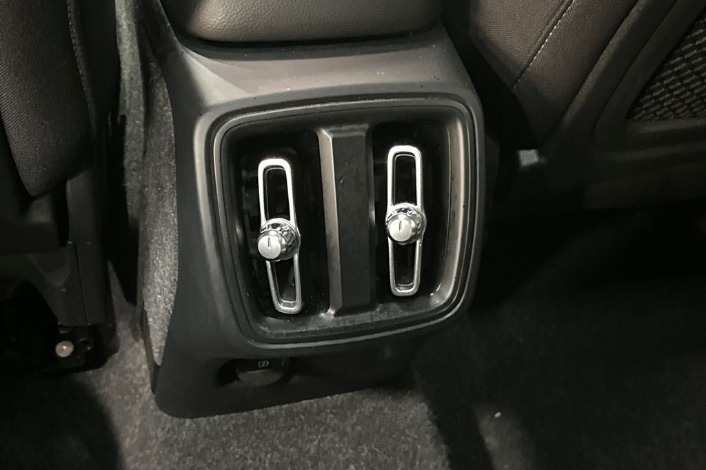 2024 Volvo XC40 B5 Core