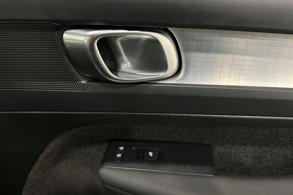 2024 Volvo XC40 B5 Core