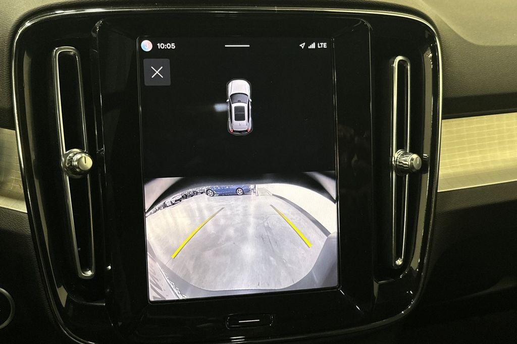 2024 Volvo XC40 B5 Core