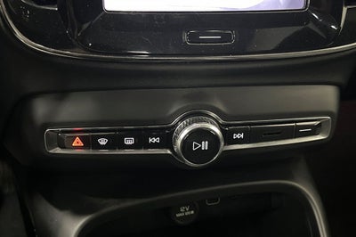 2024 Volvo XC40 B5 Core