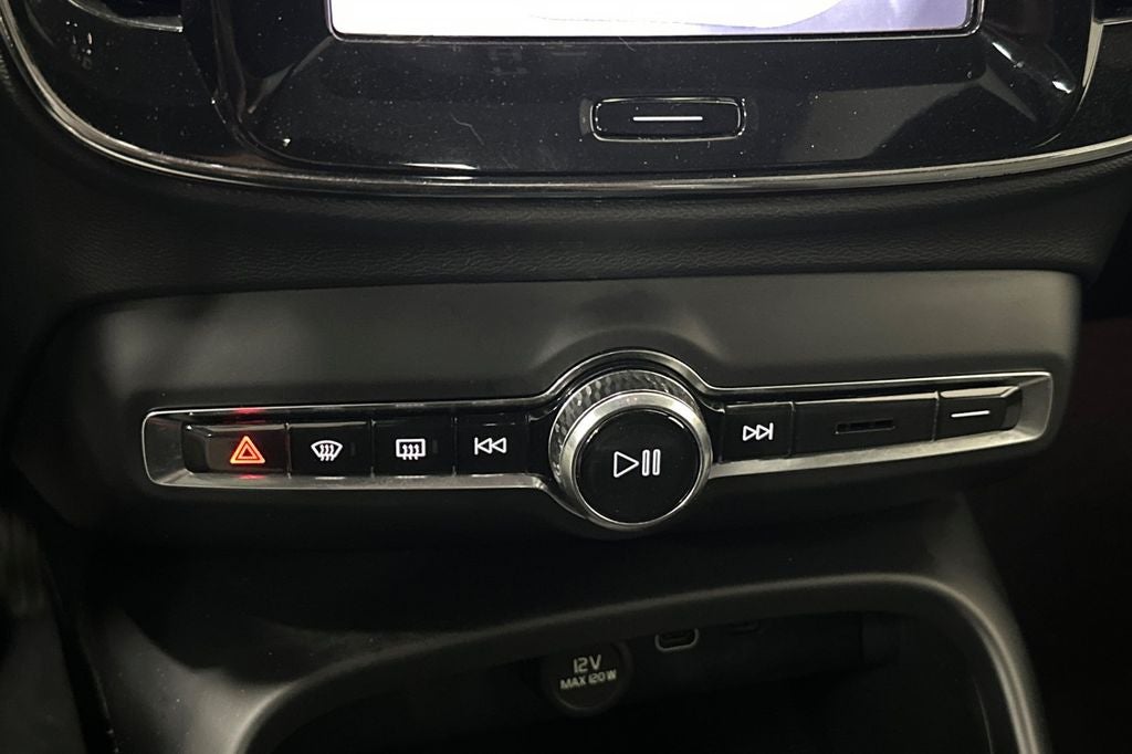 2024 Volvo XC40 B5 Core