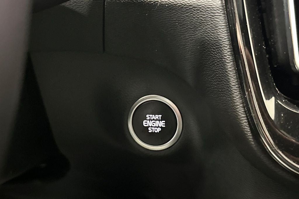 2024 Volvo XC40 B5 Core