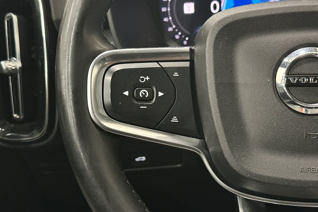 2024 Volvo XC40 B5 Core