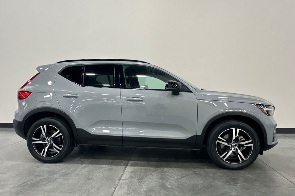 2024 Volvo XC40 B5 Core