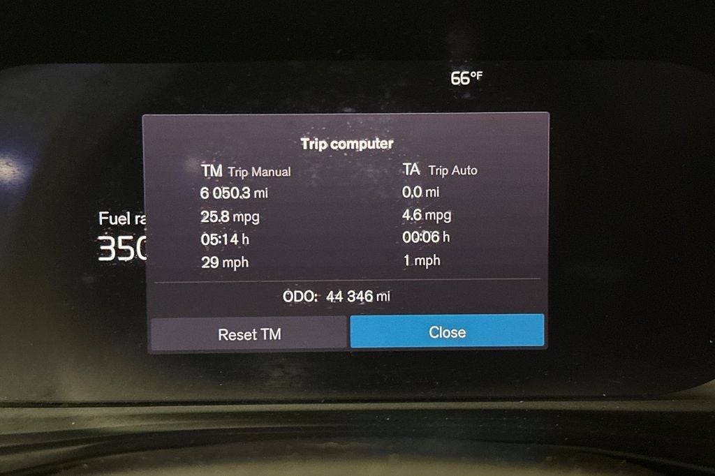 2024 Volvo XC40 B5 Core