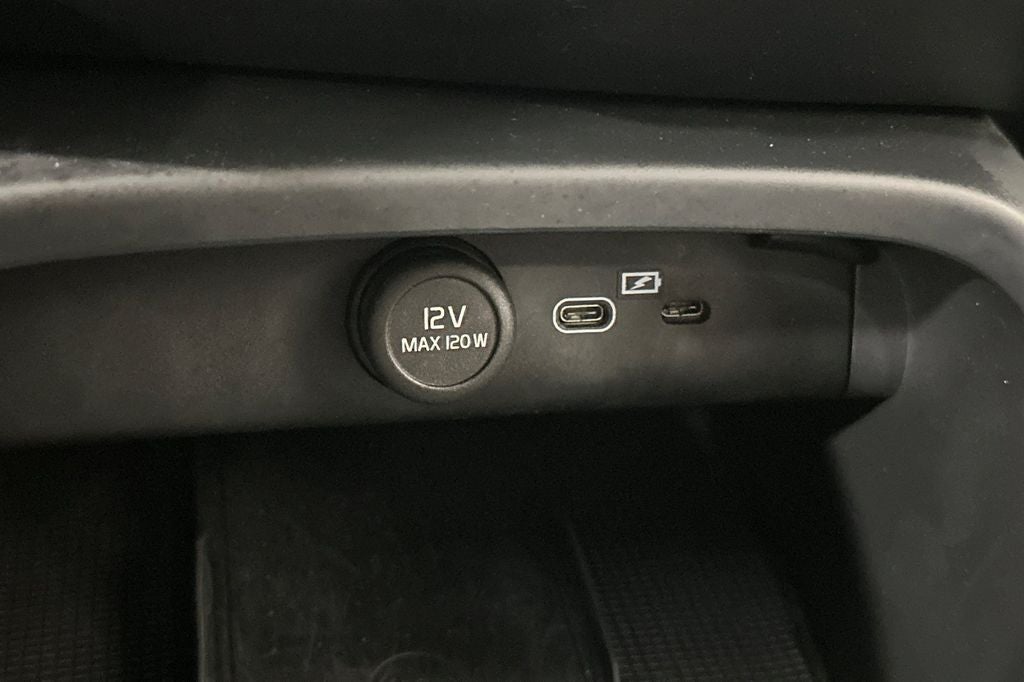 2024 Volvo XC40 B5 Core