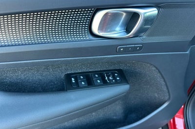 2021 Volvo XC40 Recharge Pure Electric P8