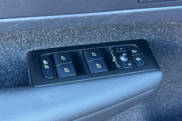 2021 Volvo XC40 Recharge Pure Electric P8