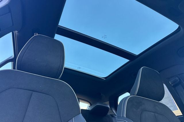 2021 Volvo XC40 Recharge Pure Electric P8