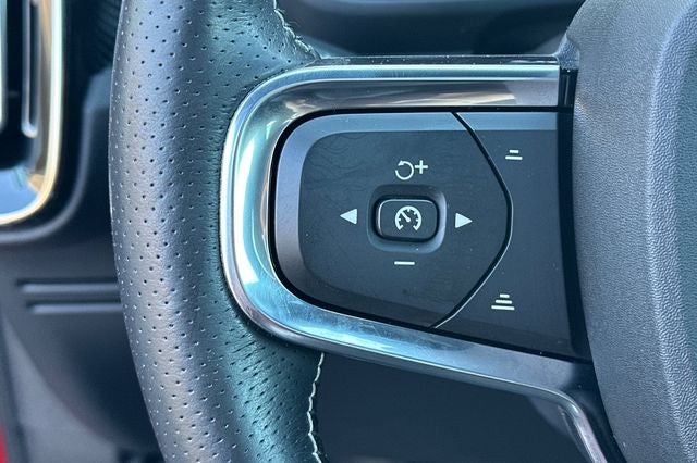 2021 Volvo XC40 Recharge Pure Electric P8