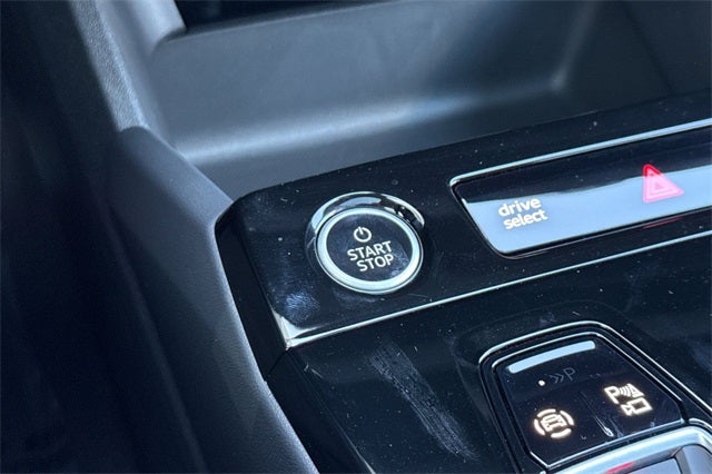 2025 Audi Q6 e-tron Premium quattro