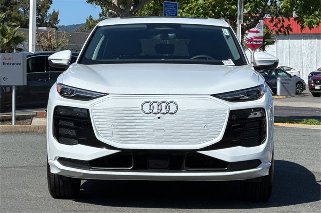 2025 Audi Q6 e-tron Premium quattro