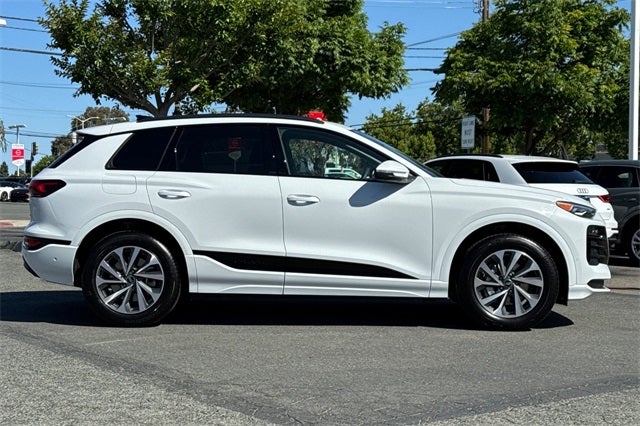 2025 Audi Q6 e-tron Premium quattro