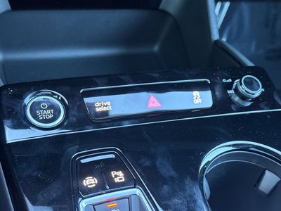 2025 Audi Q6 e-tron Premium quattro