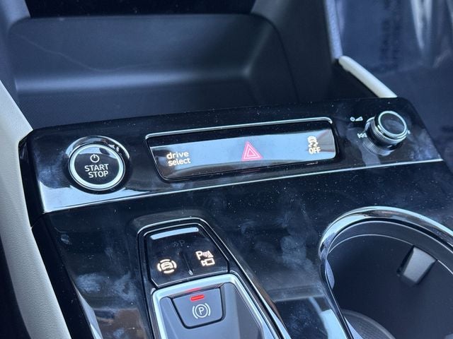 2027 Audi Q6 e-tron Prestige quattro