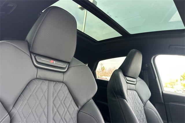 2025 Audi SQ6 e-tron Prestige quattro