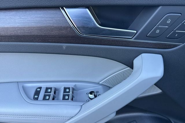 2023 Audi Q5 45 S line Premium quattro