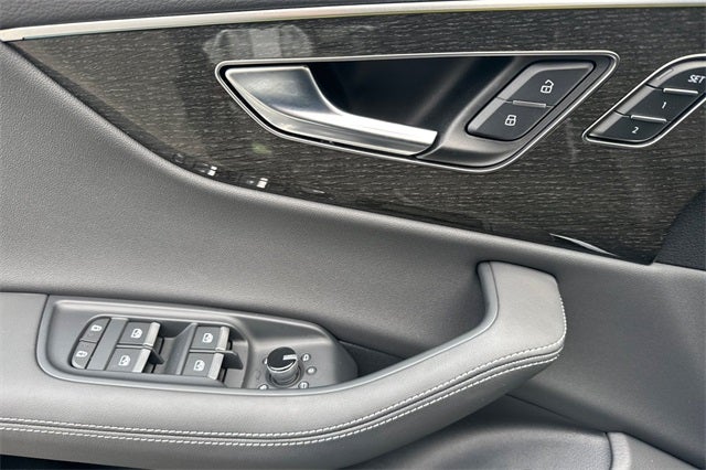 2025 Audi Q8 55 Prestige quattro